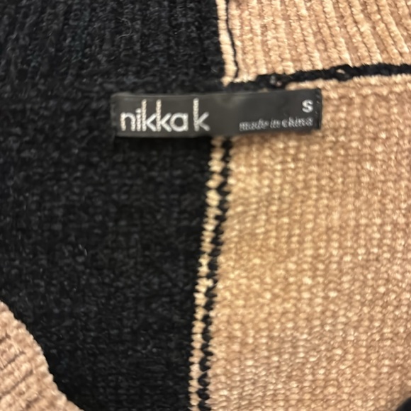 Nikkak V-Neck Sweater S - Picture 5 of 5